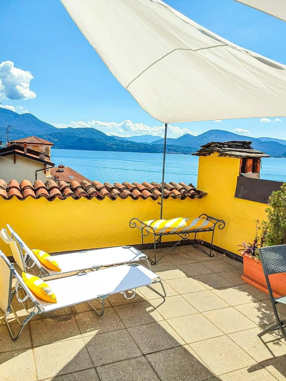 Balcony/Terrace, Balcony/Terrace, Lake view, Mountain view, sunbed