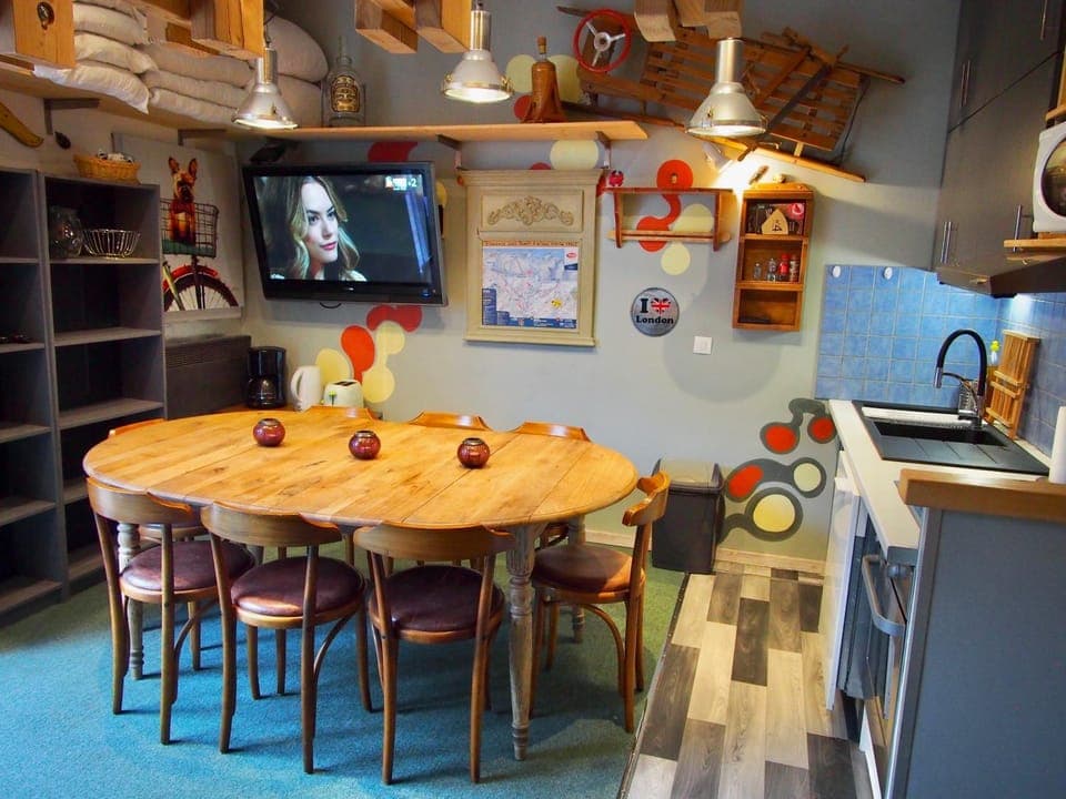 TV and multimedia, Coffee/tea facilities, Kitchen or kitchenette, Living room, Dining area, dishwasher, microwave, oven, stove, toaster