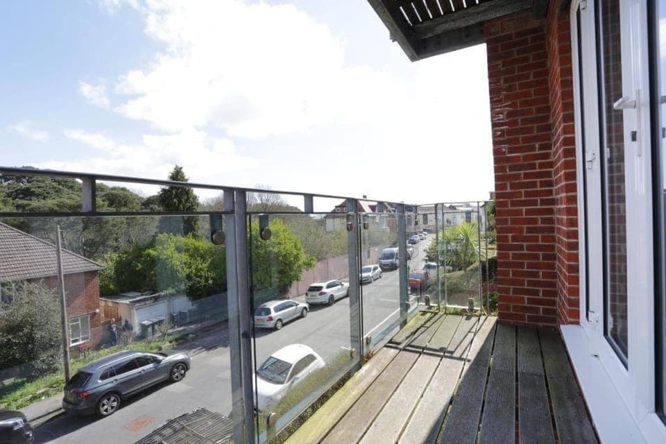 Balcony/Terrace, Street view