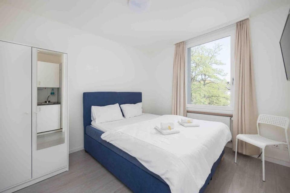 Bed, Bedroom, towels, wardrobe