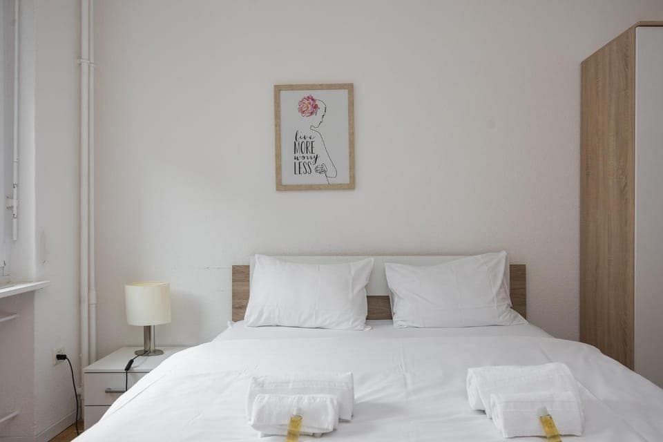 Bed, Photo of the whole room, Bedroom, towels