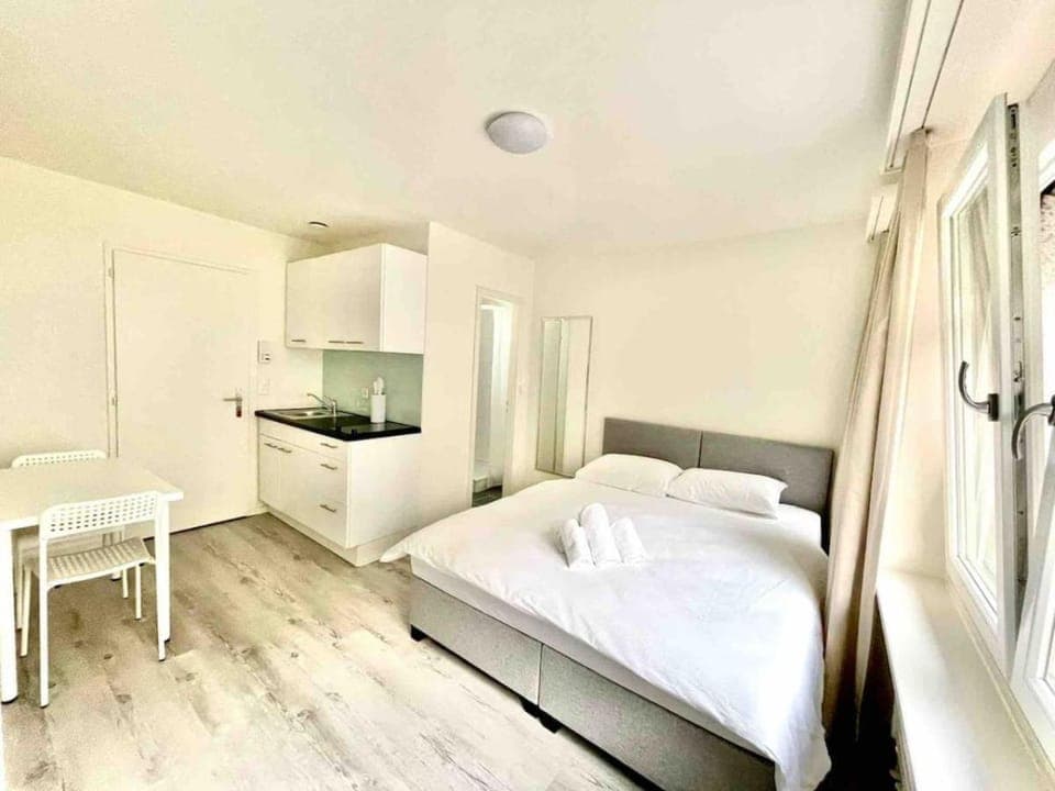 Bed, Kitchen or kitchenette, Photo of the whole room, Bedroom