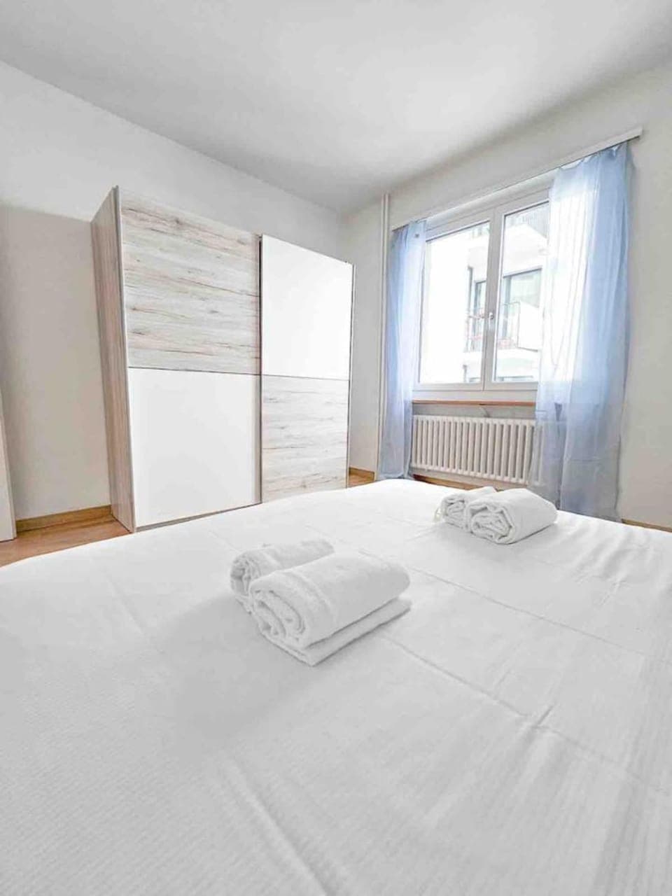 Photo of the whole room, Bedroom, towels