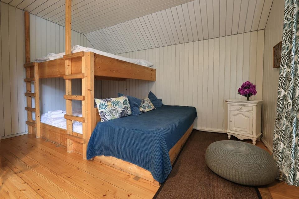 Photo of the whole room, Family