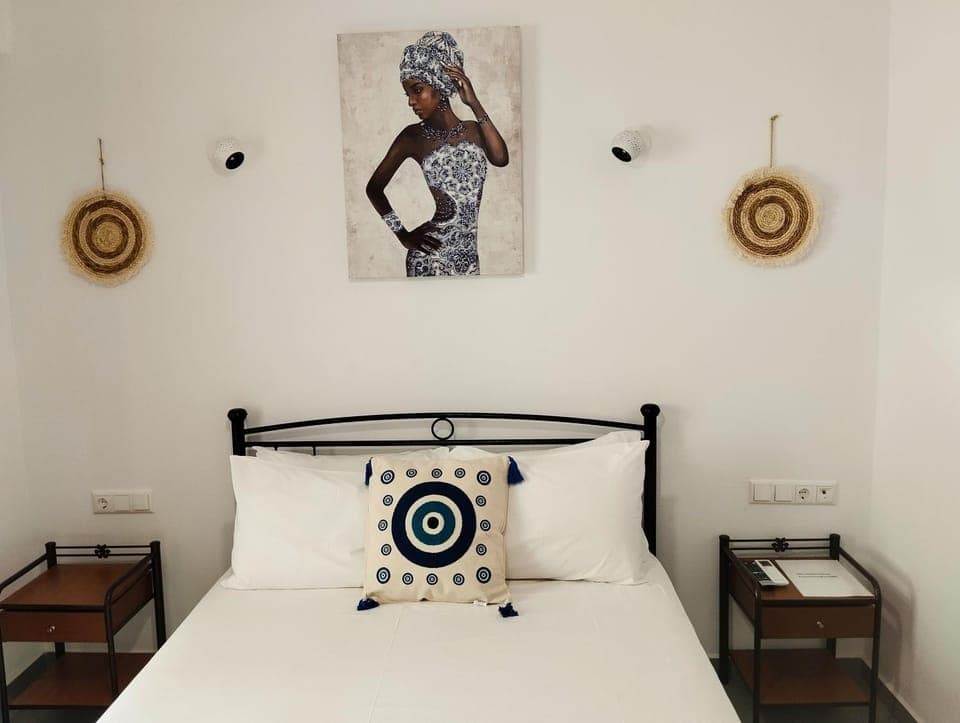 Bed, Photo of the whole room, Decorative detail, Bedroom