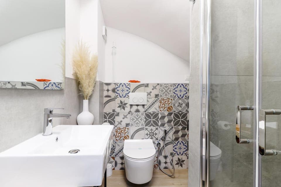 Shower, Toilet, Bathroom