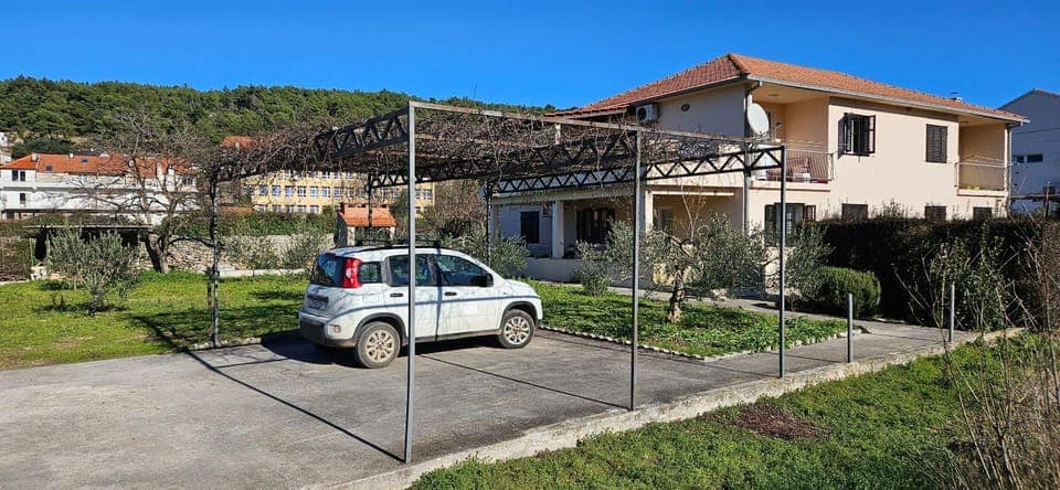 Patio, Facade/entrance