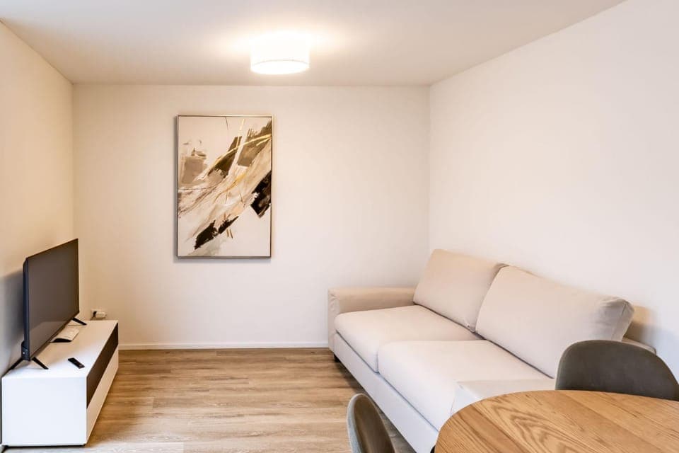 TV and multimedia, Living room, Decorative detail, Seating area