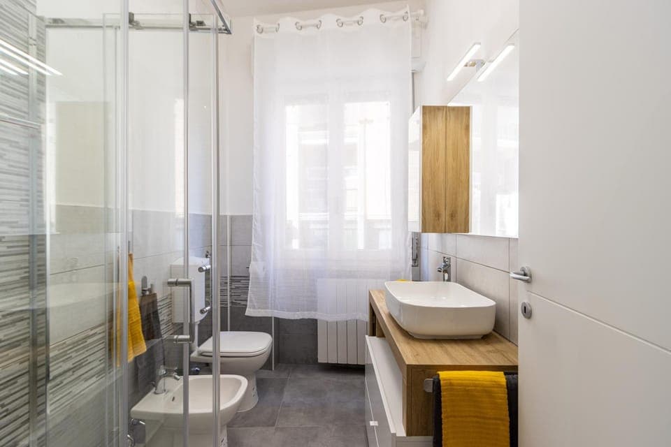 Shower, Toilet, Bathroom, bidet, towels