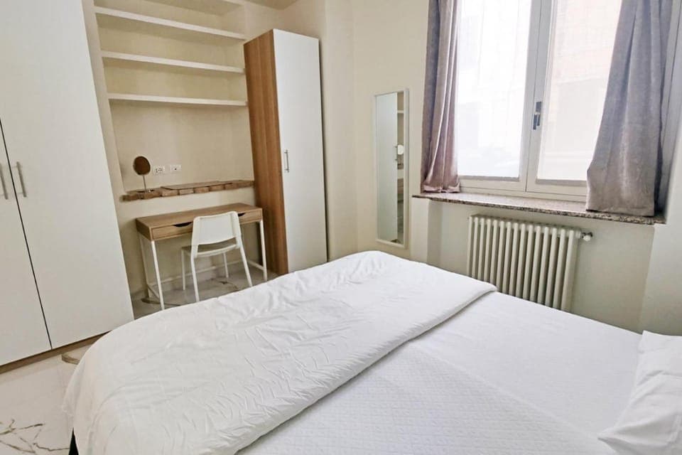 Bed, Photo of the whole room, Bedroom, hair dresser, internet, wardrobe