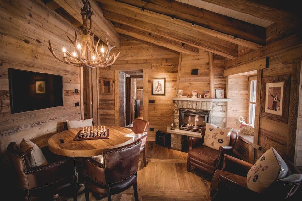 Living room, Seating area, Bedroom, fireplace