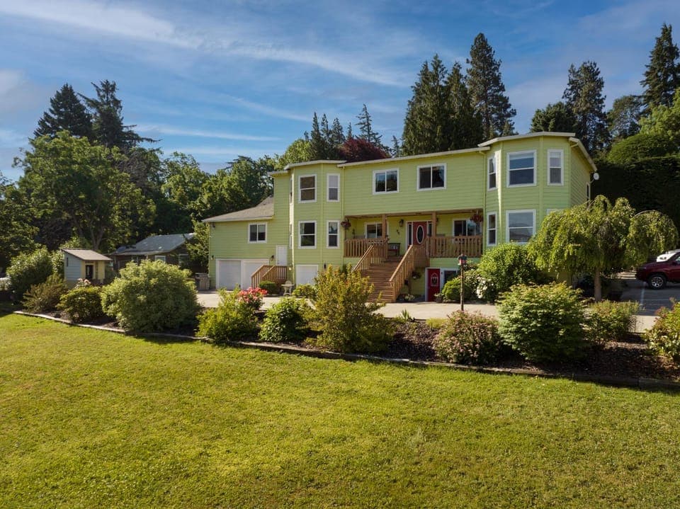 Property building, Spring, Day, Natural landscape, Garden, Garden, Garden view