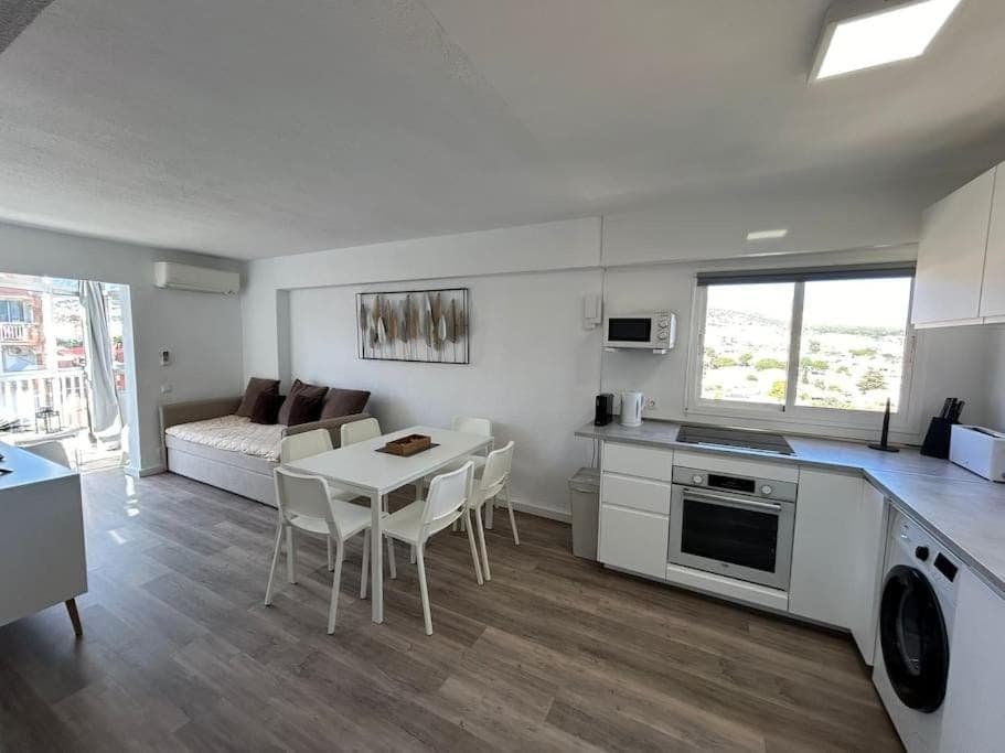 Kitchen or kitchenette, Living room, Dining area