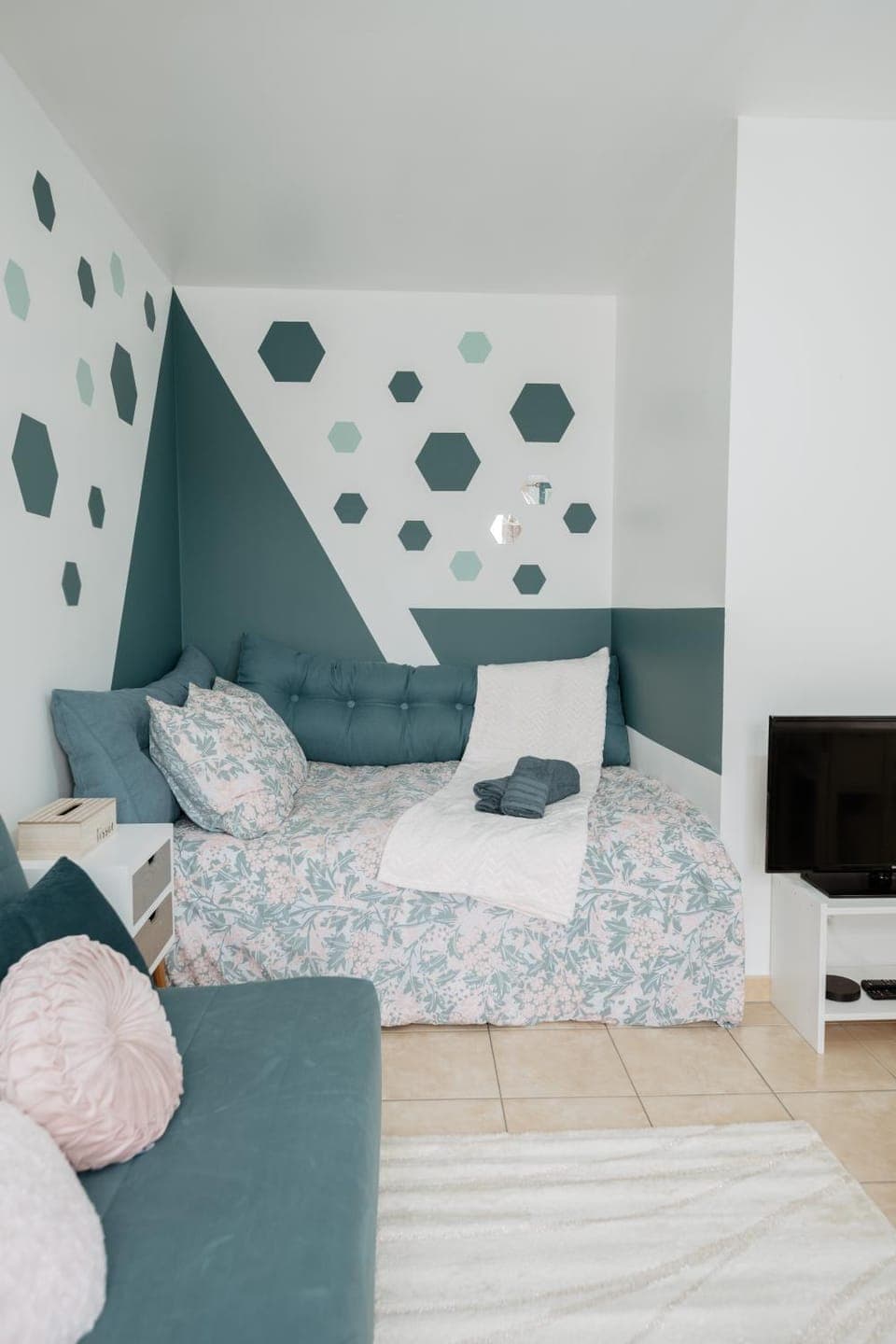 Bed, TV and multimedia