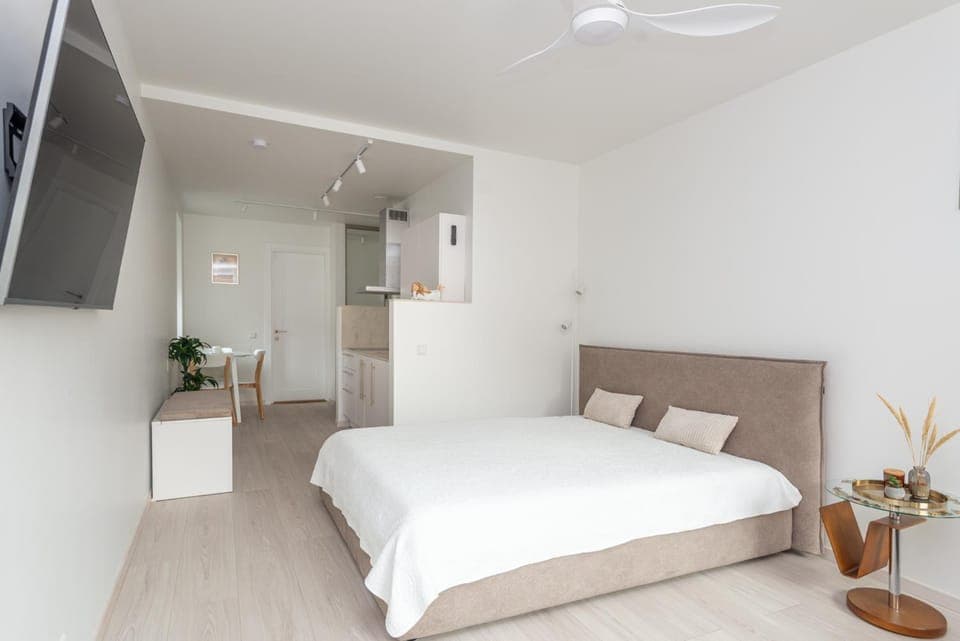 Bed, TV and multimedia