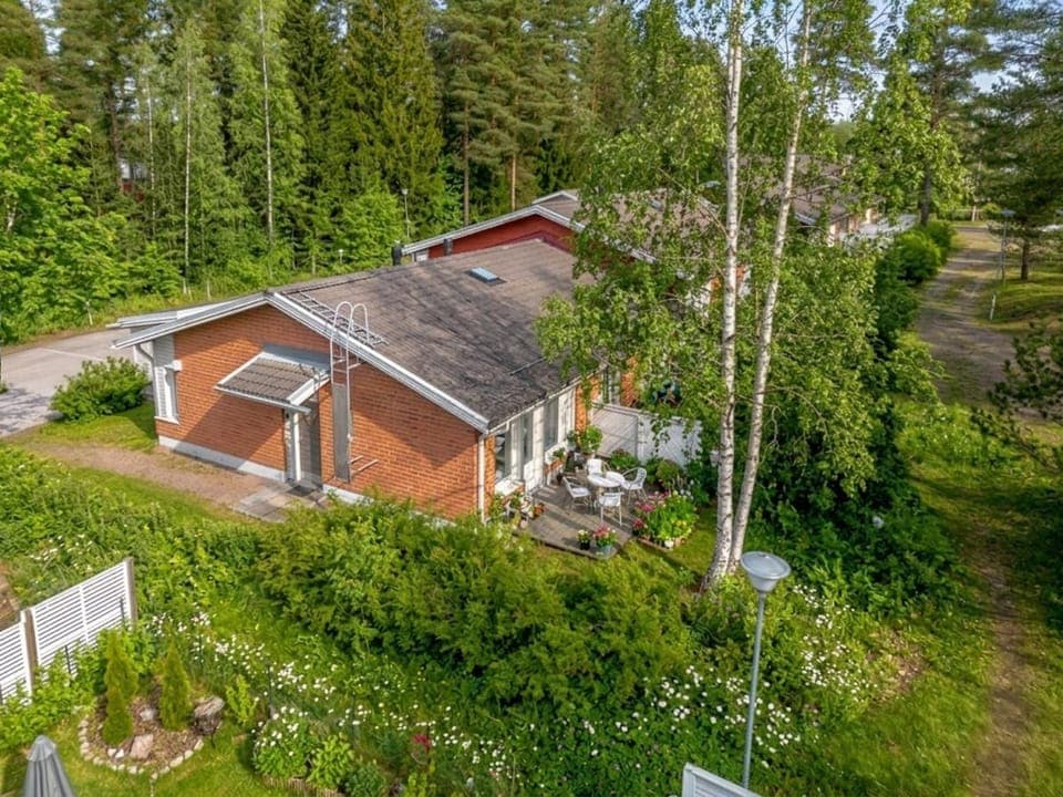 Rauhallinen rivitalon pääty Apartment in Uusimaa