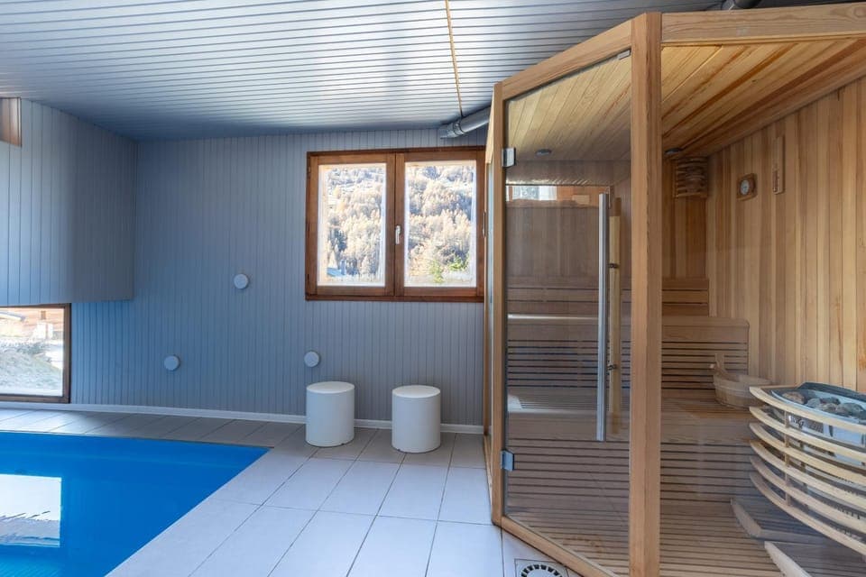 Sauna, Swimming pool
