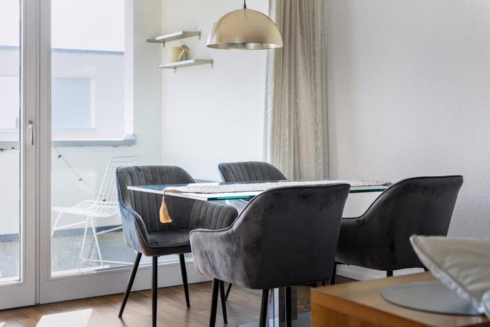 Living room, Seating area, Dining area, Diving