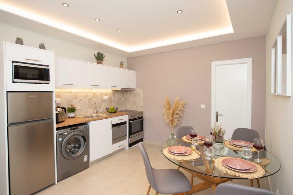 Coffee/tea facilities, Kitchen or kitchenette, Dining area, dishwasher, minibar, pet friendly, stove, toaster, washing machine