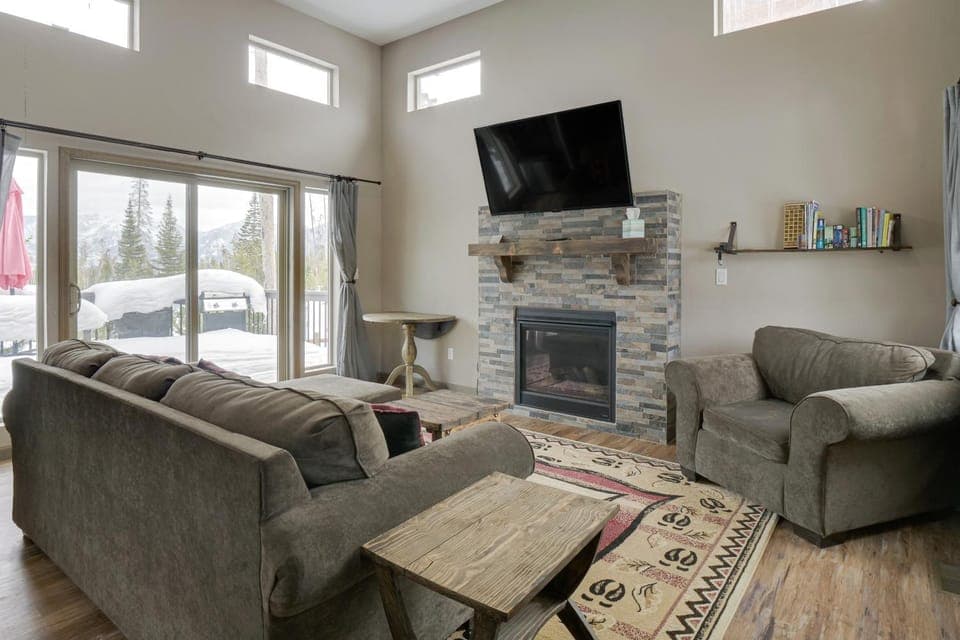 Hike + Ski: Grand Lake Cabin w/ Mtn-View Deck Cabin in Rocky Mountain National Park
