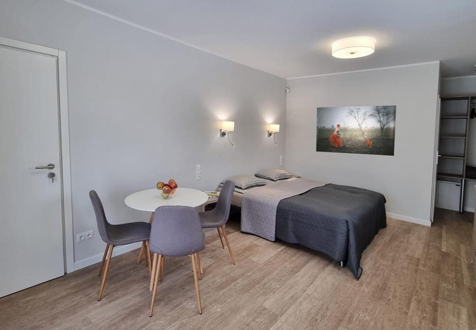 Bed, Living room, Photo of the whole room, Seating area, Bedroom