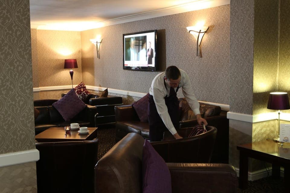 Communal lounge/ TV room, Lounge or bar, On site, Lunch, Drinks