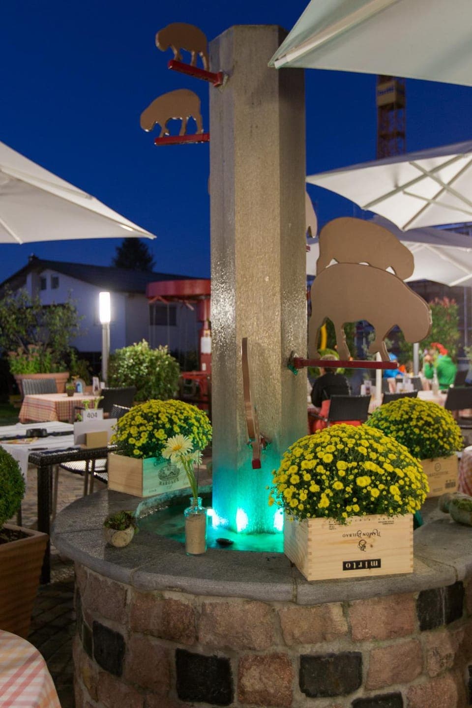 Restaurant/places to eat, Garden view