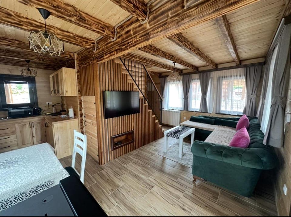 Bed, TV and multimedia, Kitchen or kitchenette, Living room, Photo of the whole room, Seating area, Dining area