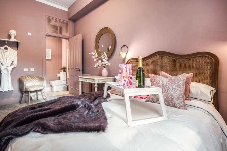 Bed, Photo of the whole room