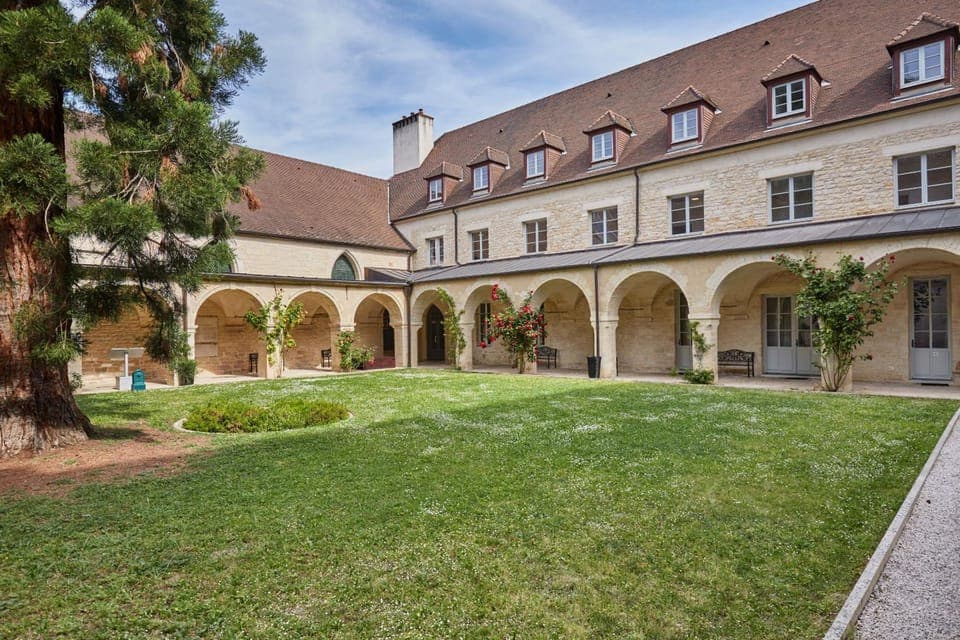 Property building, Patio, Day, Garden, Garden view