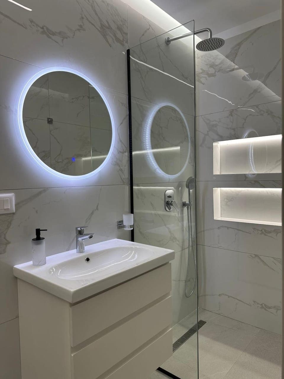 Shower, Bathroom, towels