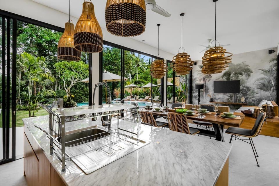 Dining area, kitchen