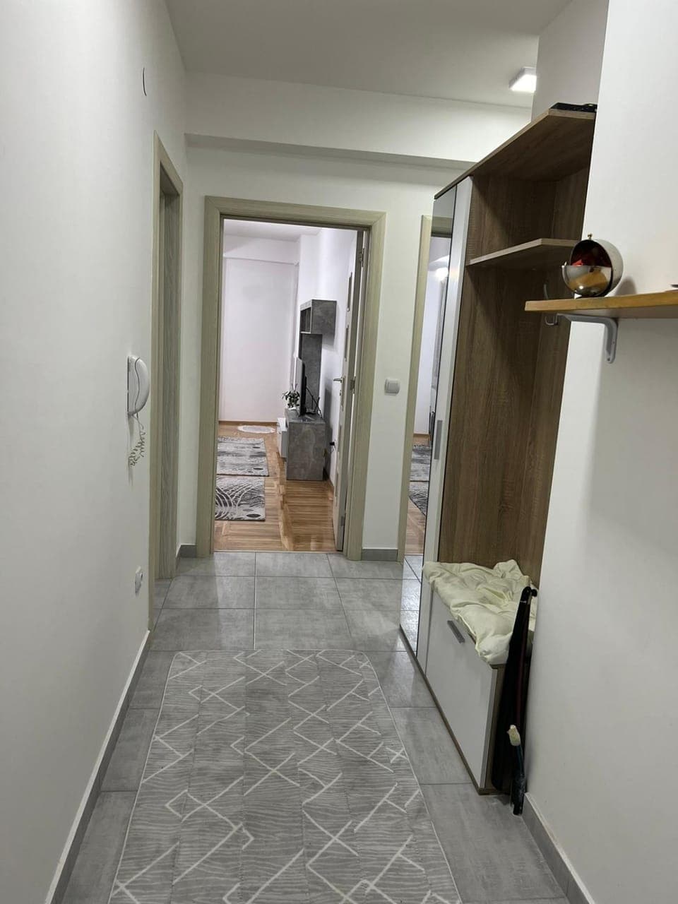 Facade/entrance, wardrobe