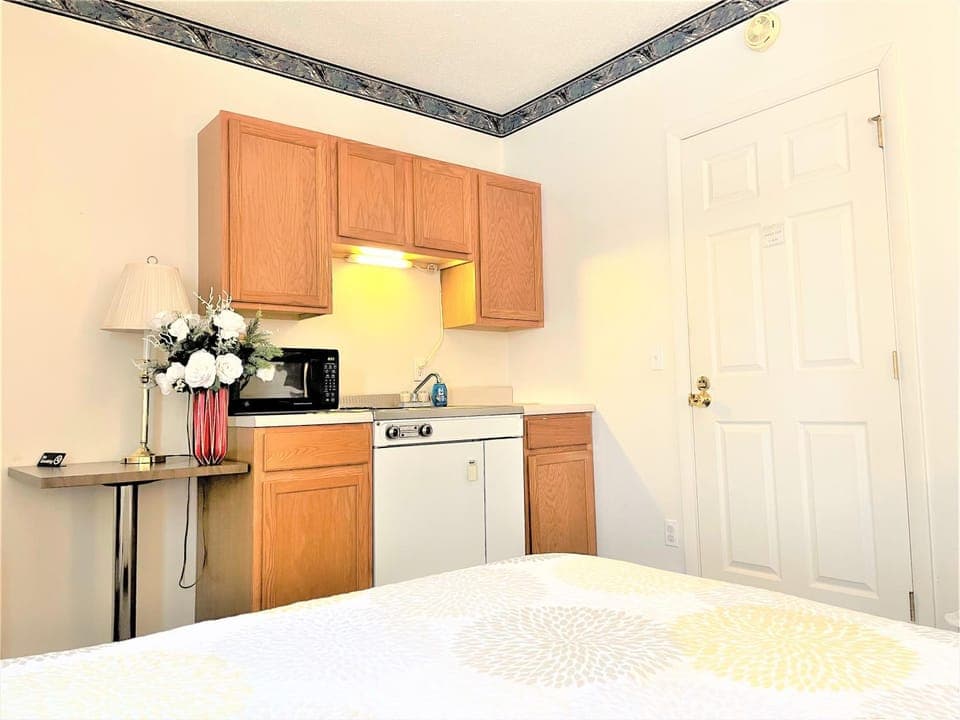 Kitchen or kitchenette, stove