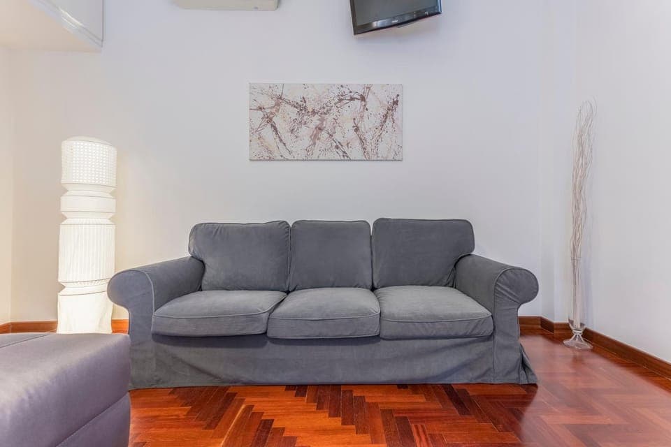 TV and multimedia, Seating area, air conditioner