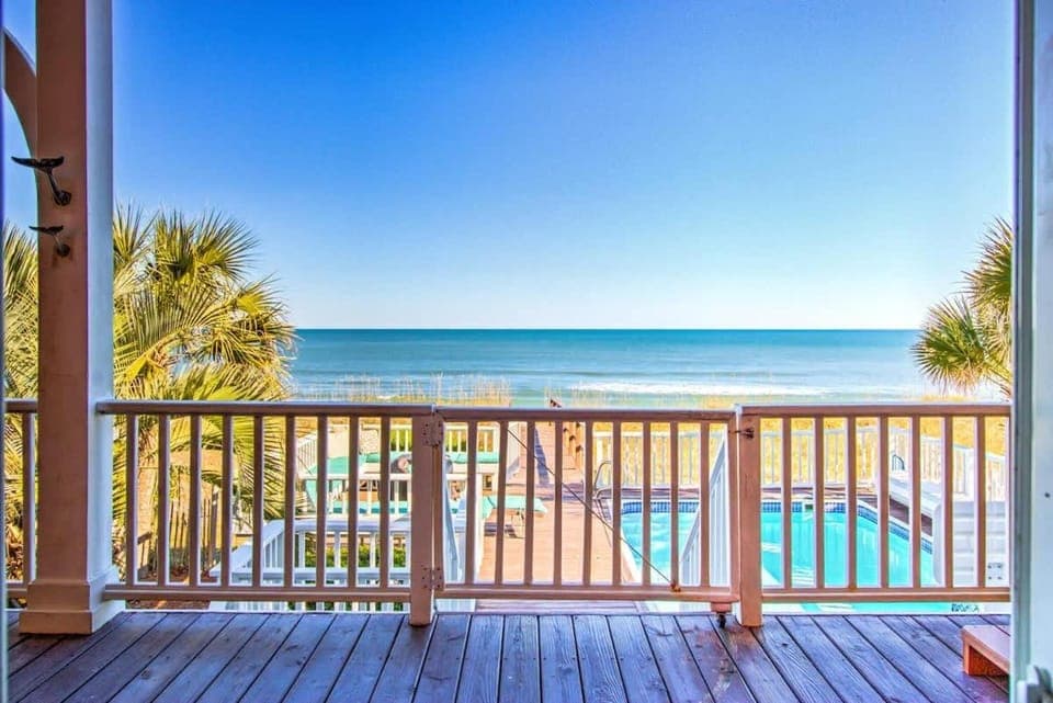 Perma Grin Ocean front, private pool and hot tub House in Kure Beach