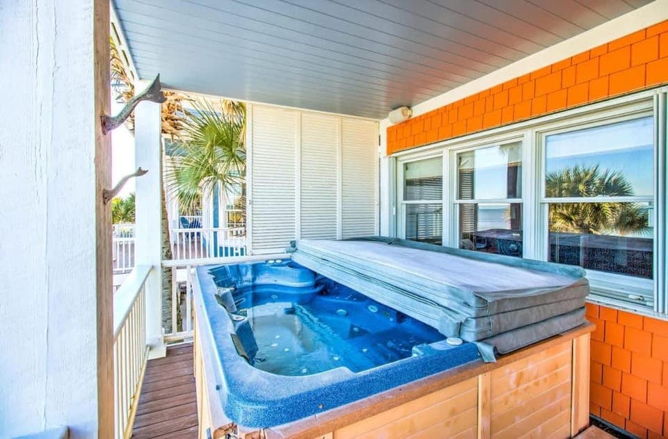 Perma Grin Ocean front, private pool and hot tub House in Kure Beach