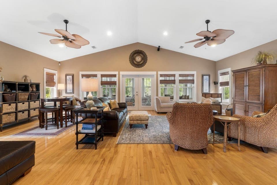 TV and multimedia, Balcony/Terrace, Living room, Seating area, Dining area, fireplace