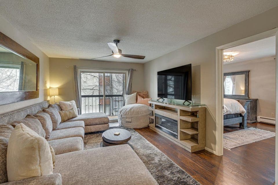 Grand Junction Condo: Balcony, Community Pool! House in Grand Junction