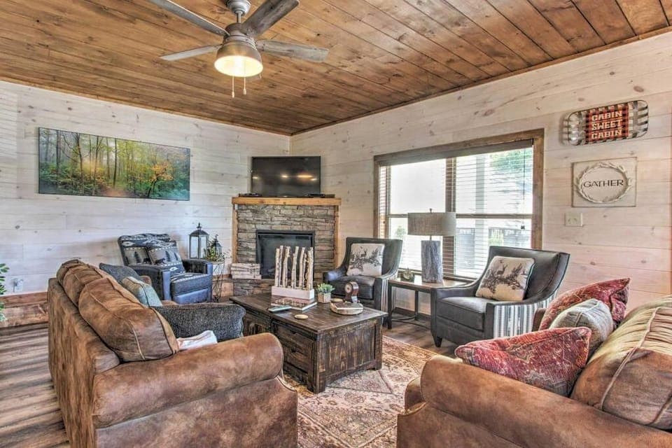 Communal lounge/ TV room, TV and multimedia, Living room, Seating area, Evening entertainment, fireplace
