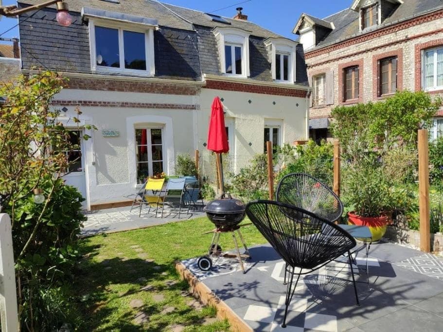 Property building, Patio, Garden, Garden view