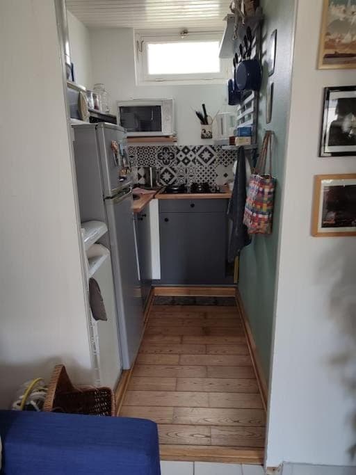 Kitchen or kitchenette