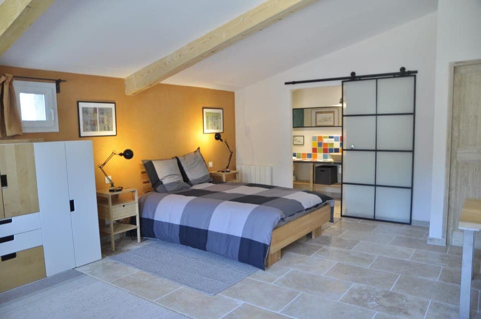 Bed, Photo of the whole room