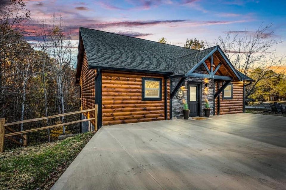 Top Rated Modern 3BD |Secluded |Fire Pit |Arcade House in Sevierville