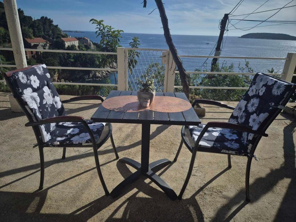 View (from property/room), Balcony/Terrace, Seating area, Sea view