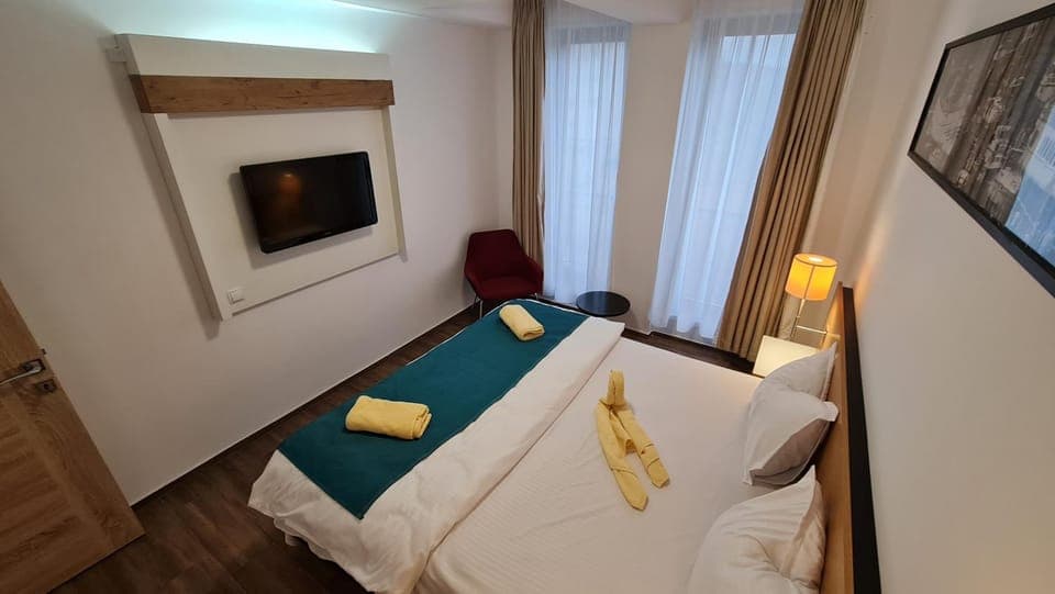 Bed, Photo of the whole room, Bedroom, hair dresser, towels