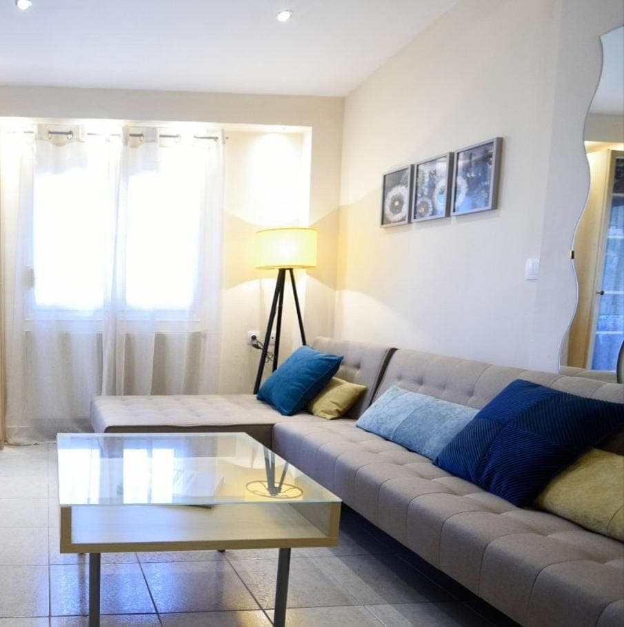 Living room, Seating area