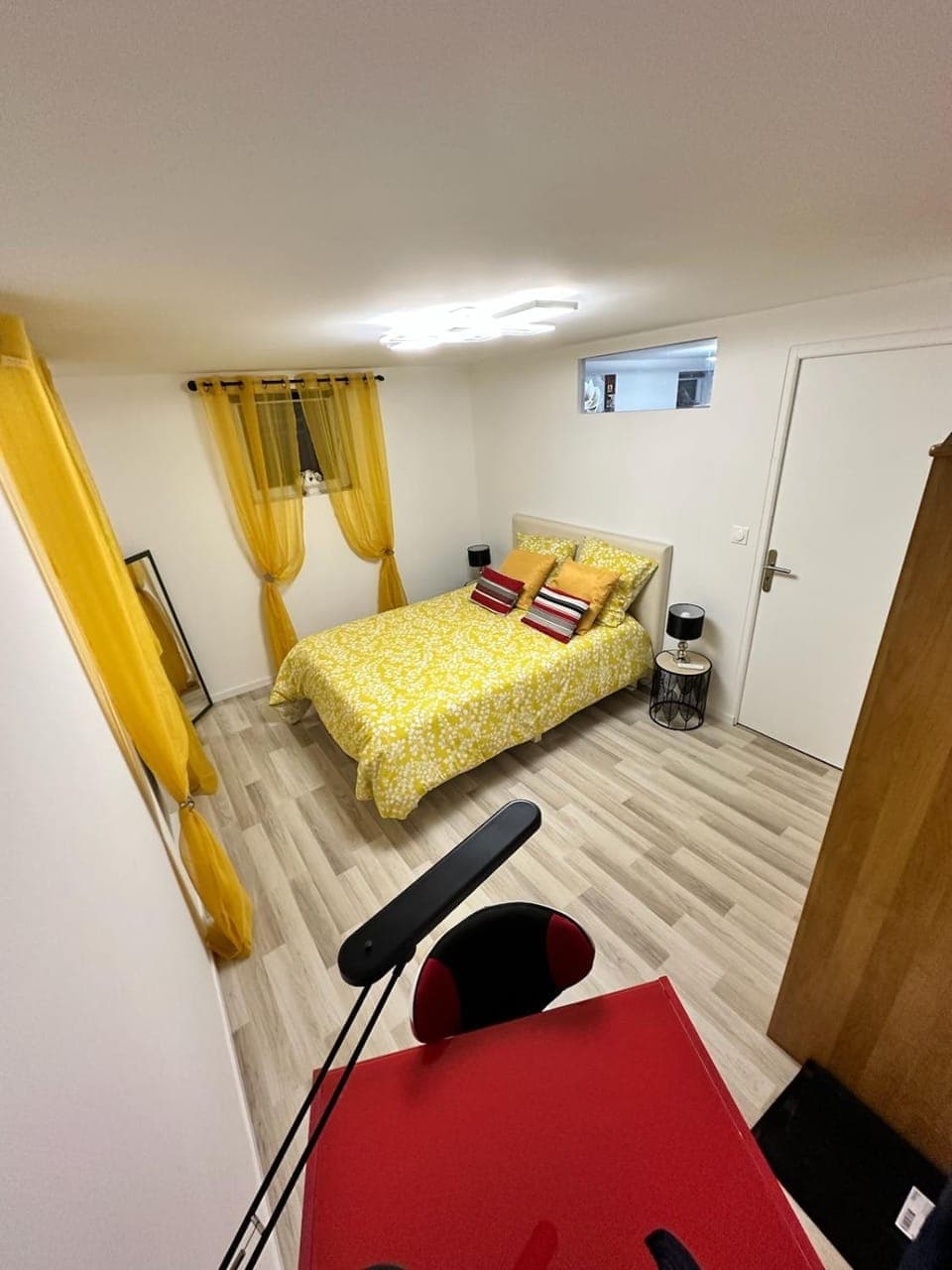 Bed, Photo of the whole room, Seating area, wardrobe