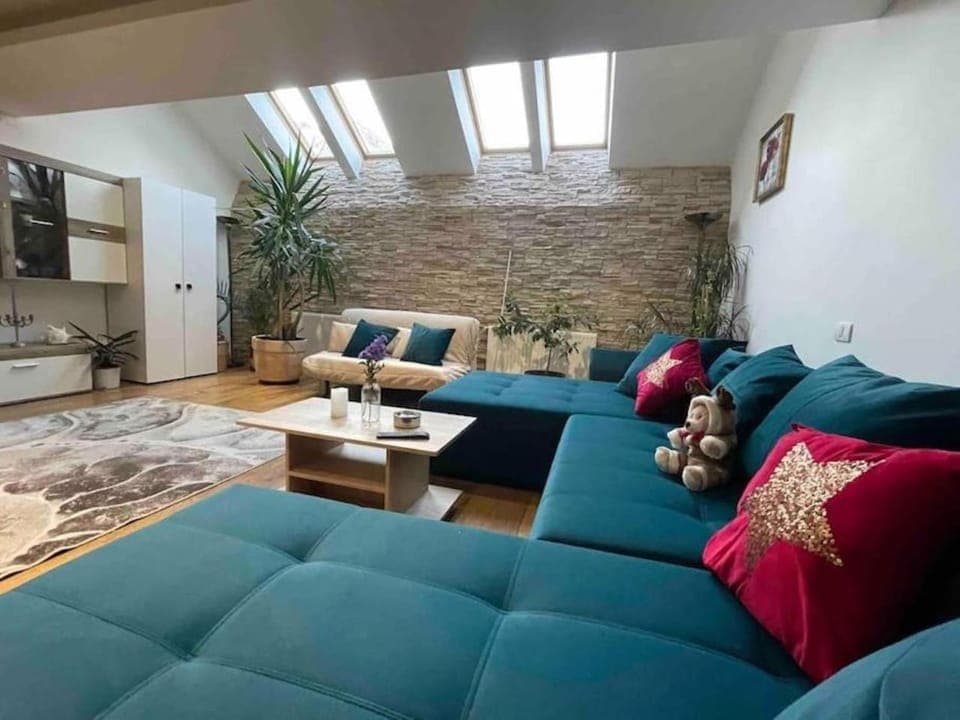 Communal lounge/ TV room, TV and multimedia, Seating area