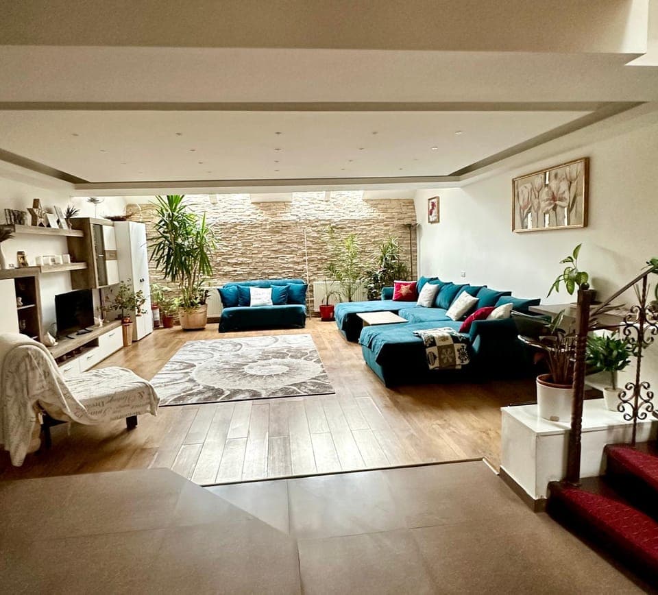 Communal lounge/ TV room, TV and multimedia, Living room, Seating area